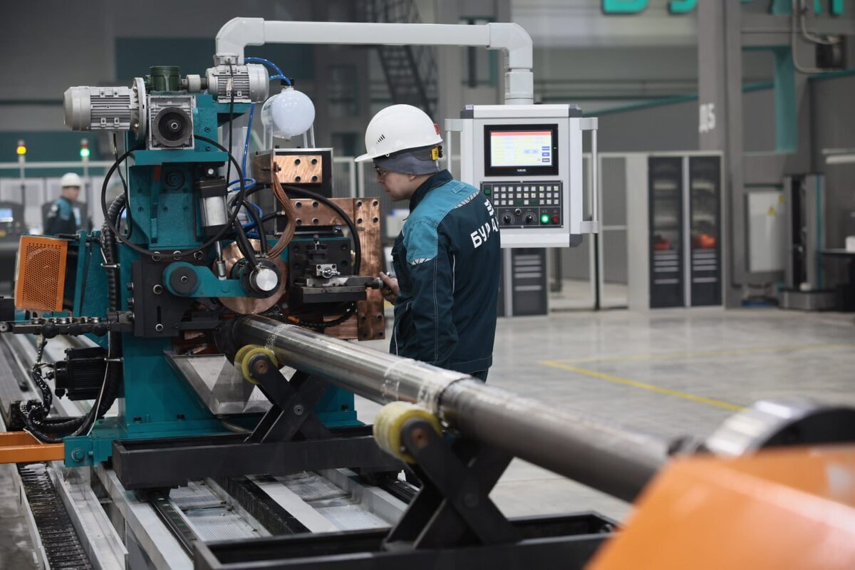 В ПРОМЫШЛЕННОМ СЕКТОРЕ ЭКОНОМИКИ РОССИИ НЕ ХВАТАЕТ РАБОЧИХ. ФОТО: GUBERNATOR74.RU. 