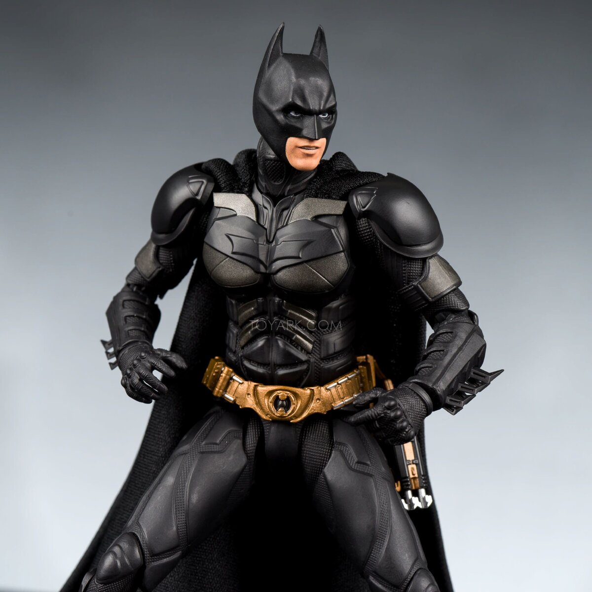 Приветствую друзья! Всем известен такой герой комиксов, как Бэтмен. Человек-летучая мышь - мрачный крепыш. Человек без суперспособностей, но с толстым кошельком и накаченным торсом.-2-2