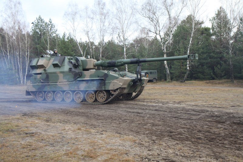 Рис. 1. 155-мм самоходная пушка-гаубица AHS Krab на шасси UPG-NG. Фото: Министерство национальной обороны Польши.