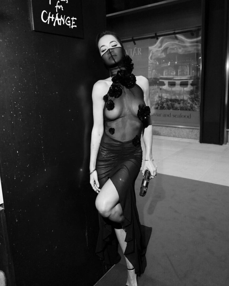  Кто, как ни наши селебрити, обожают шикарную одежду? Они покоряют, изумляют и радуют прекрасными образами.-22