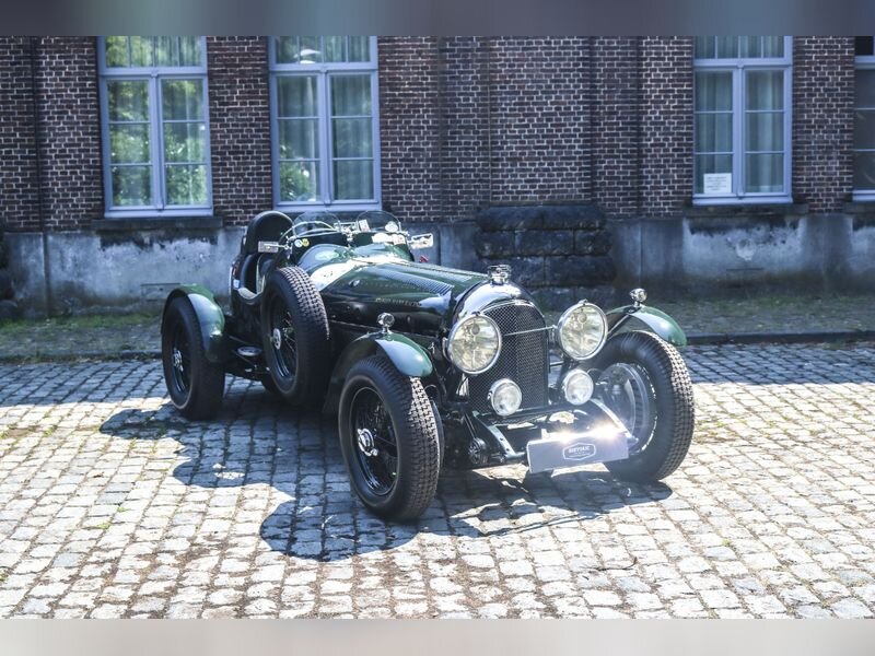Этот необыкновенный Bentley 3-8-литровый Special — редкий британский гоночный автомобиль с впечатляющей историей. Немецкая регистрация: Зарегистрировано в Германии и сопровождается документом V5 в Великобритании.
Номер двигателя: HM2865
Номер шасси: 1157

Мощность: этот Bentley оснащен 6-цилиндровым двигателем объемом 8203 куб.см и 4-ступенчатой ​​коробкой передач Bentley, оснащенной внутренними шестернями собачьего типа.

Рекорды старта : Стэнли Манн установил невероятные рекорды на этом автомобиле, в том числе старт  на 5 миль за 2 минуты и 12,97 секунды и старт  на 10 километров за 2 минуты и 45,56 секунды, причем оба со средней скоростью более 135 миль в час.

Впечатляющая скорость: автомобиль продемонстрировал свое мастерство со средней скоростью 115,53 миль в час на дистанции 100 миль, 115,64 миль в час за 1 час пробега и пройдя 200 км за 1 час, 4 минуты и 42 секунды со средней скоростью 115,26 миль в час.

 В 1996 году на Дне действий в Брукленде Стэнли разогнал Bentley до поразительной скорости 148 миль в час.

 Изначально 3-литровый автомобиль претерпел значительную трансформацию под руководством Дж. К. Кенига. В сотрудничестве с инженером Джоном Гуппи они превратили его в 8-литровое творение. Автомобиль продолжал развиваться под присмотром Кенига и Гуппи, пока не нашел свой дом у Вика Смита и Стэнли Манна в 1986 году.

Успех на соревнованиях: в 1980-х годах автомобиль добился заметных успехов в соревнованиях, включая победы на таких мероприятиях, как Клуб водителей Bentley и гонки VSCC. .

 Под руководством Стэнли Манна в 1987 году автомобиль претерпел комплексную реконструкцию, чтобы установить новые рекорды класса А, укрепив свой статус рекордсмена.

Автомобиль, созданный Уильямсом и Притчардом, имеет конструкцию из трубчатой ​​рамы из алюминия и стали и безупречную окраску. Установленные крылья, экраны Brookland и гоночный капот подчеркивают его гоночную аутентичность.

 еленые кожаные ковшеобразные сиденья с тщательной кожаной шнуровкой находятся в отличном состоянии. На алюминиевой приборной панели размещены все необходимые приборы, а за сиденьями достаточно места для хранения вещей.

Впечатляющая механика: несмотря на свой вес, автомобиль обеспечивает легкость и маневренность вождения. Он оснащен коленчатым валом Laystall, степенью сжатия 8,0:1, трубчатыми шатунами, сборным выпускным коллектором и другими модификациями, повышающими производительность.

Уникальная находка: этот исторически значимый британский гоночный автомобиль — редкая находка, идеально подходящая для престижных мероприятий, таких как собрание членов Гудвуда и континентальные ралли.
