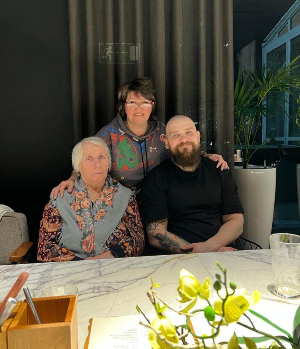 С мамой и сыном год назад