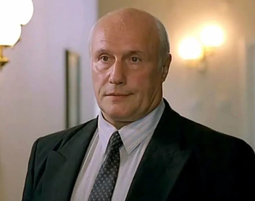 В 1999 году Станислав Говорухин снял один из самых актуальных фильмов последних десятилетий о российской действительности под названием «Ворошиловский стрелок».-3