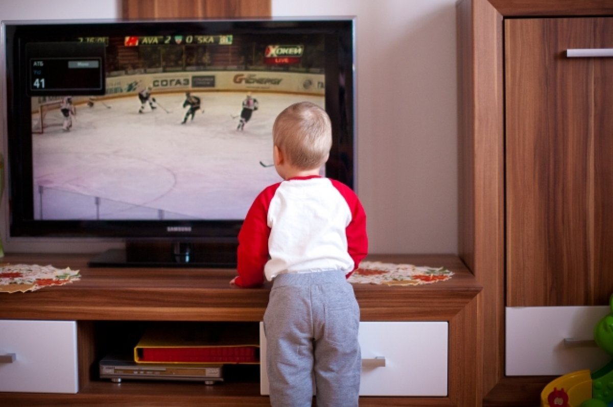    Законопроект устанавливает ежемесячную выплату приёмным родителям, которые усыновили или удочерили детей после 1 января 2024 года.