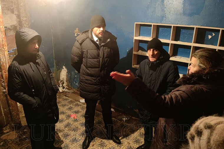    Главы организаций, ответственных за ЖКХ Кургана, провели рабочее совещание в доме без отопления