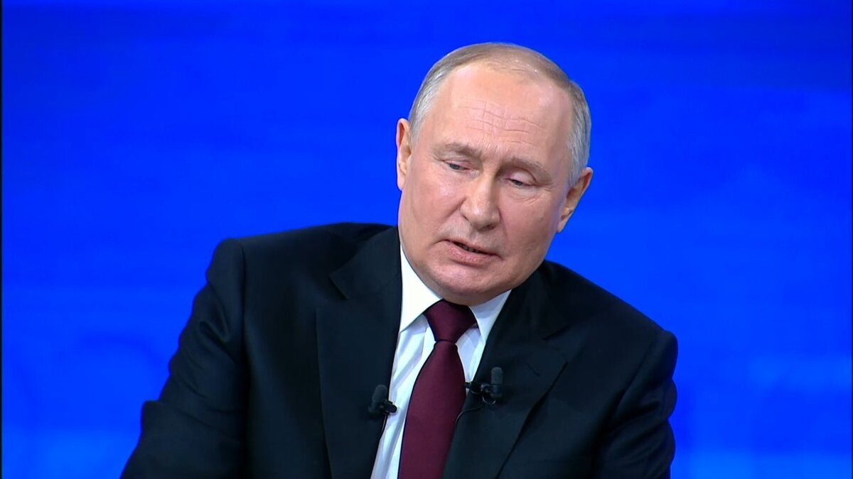     Президент России Владимир Путин в прямом эфире сообщил, что неправильно, что банки берут комиссию за оплату услуг ЖКХ, с пенсионеров.