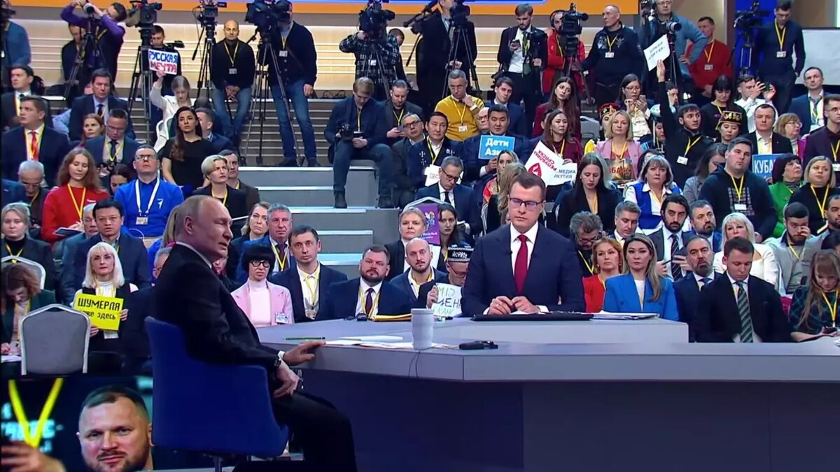     Владимира Путина спросили во время прямой линии, почему в России так выросли цены на яйца.