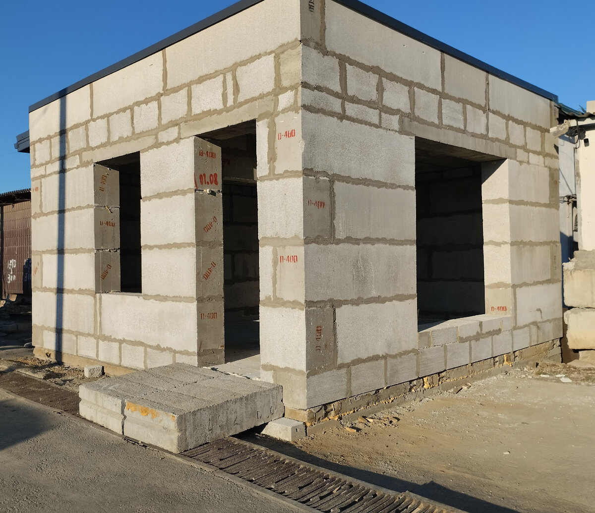 Здание сложили в 4 ряда из МЕГАБЛОКОВ за 4 часа