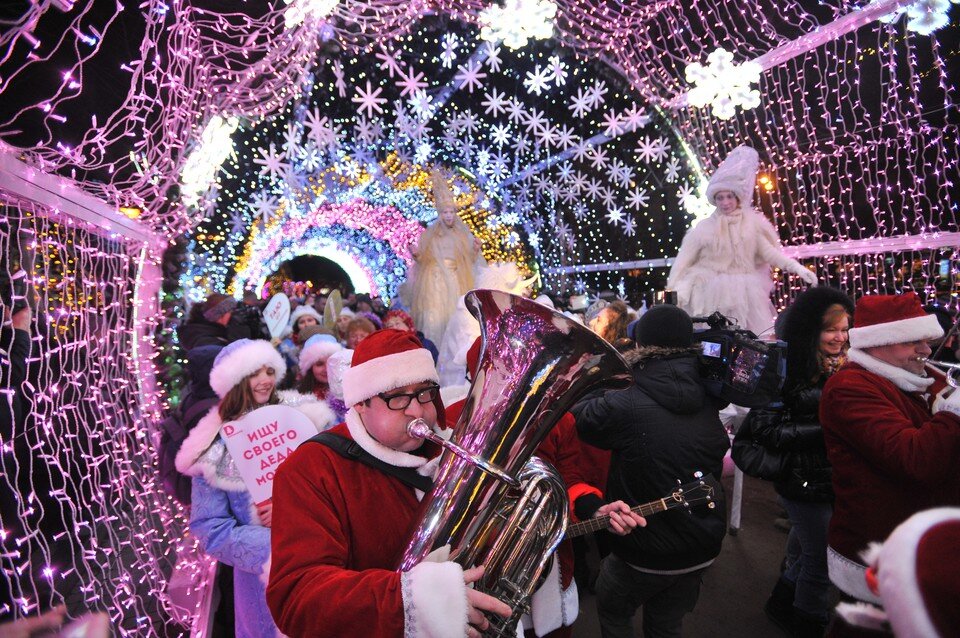    Подробная афиша мероприятий новогодних вечеринок 2023-2024 в Нижнем Новгороде. Виктор ГУСЕЙНОВ