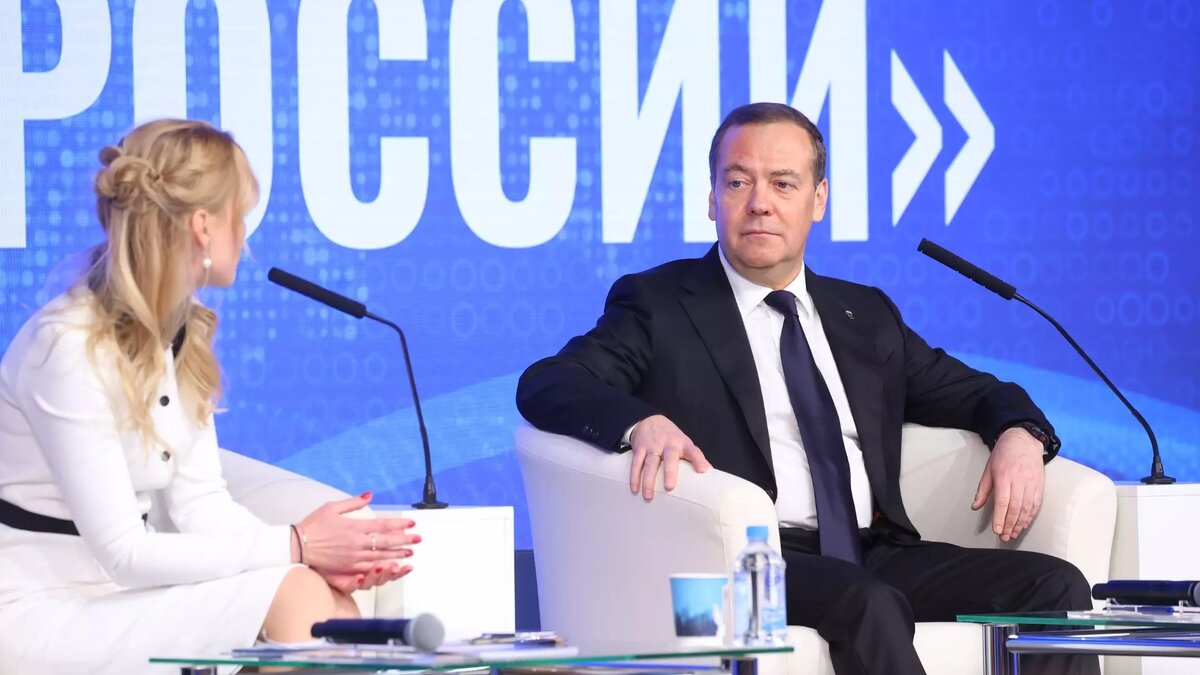     В преддверии съезда партии «Единая Россия» состоялась заключительная дискуссионная площадка «Будущее России».