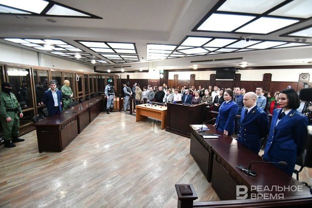 При вынесении приговора Верховный суд РТ частично удовлетворил иски родителей, учеников и педагогов на общую сумму 22 млн рублей. Иск исполкома не рассмотрел. realnoevremya.ru/Максим Платонов 