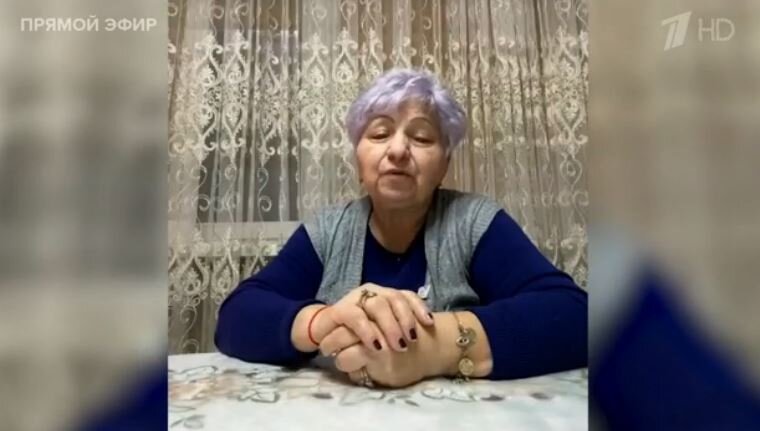 Жительница Краснодарского края задаёт вопрос относительно цен на яйца (кадр трансляции «Прямой линии» с президентом, эфир «Первого канала»)