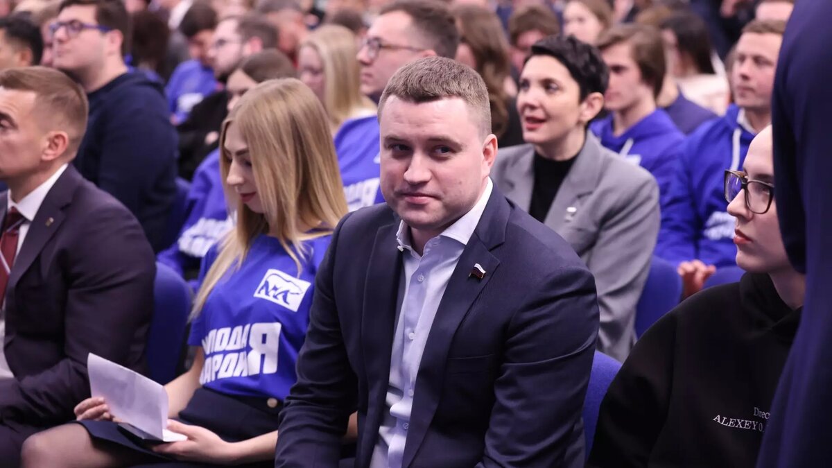     «Единая Россия» в преддверии XXI съезда партии провела третью, заключительную дискуссионную площадку «Будущее России».