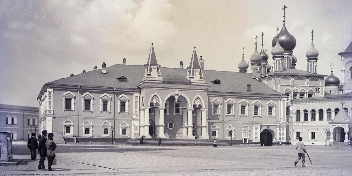 Вид на Чудов монастырь