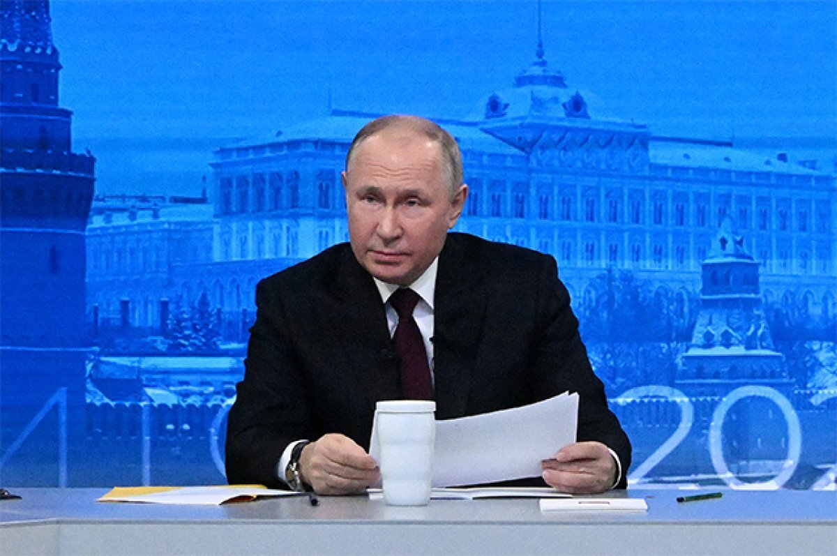    Президент РФ Владимир Путин во время подведения «Итогов года»