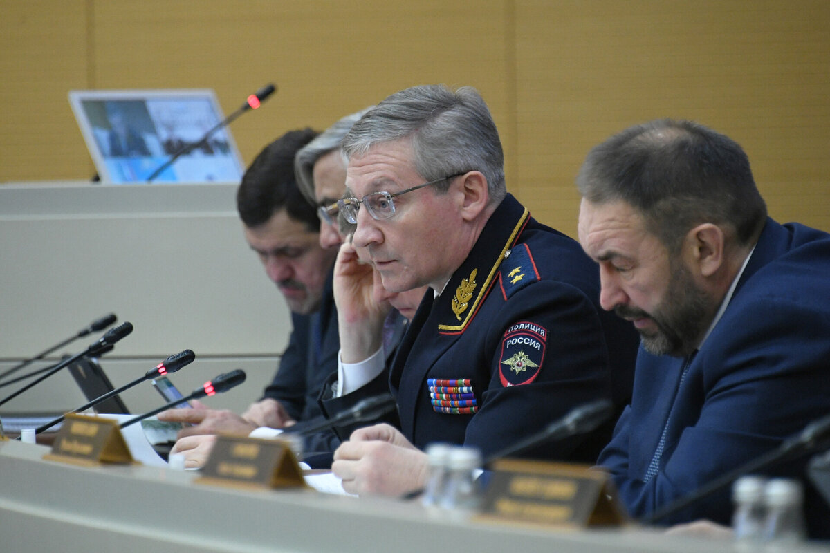 По словам Артема Хохорина, в этом году в ДТП на дорогах республики погибли 258 человек, что сопоставимо с 331 погибшим в криминальных обстоятельствах. Фото: prav.tatarstan.ru