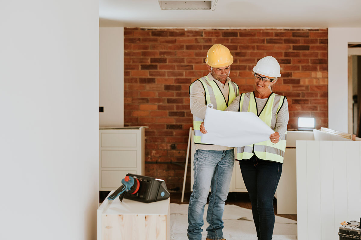    Внимательно вникните во все нюансы договора подряда: предмет, сроки и гарантии