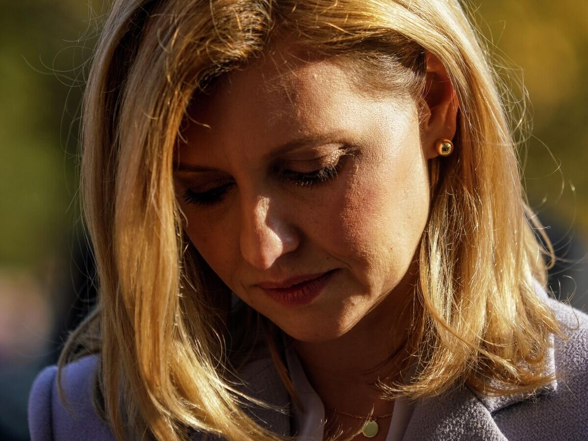    Жена президента Украины Елена Зеленская на церемонии возложения цветов к памятнику Свободы в Риге. 16 октября 2109© РИА Новости / Сергей Мелконов