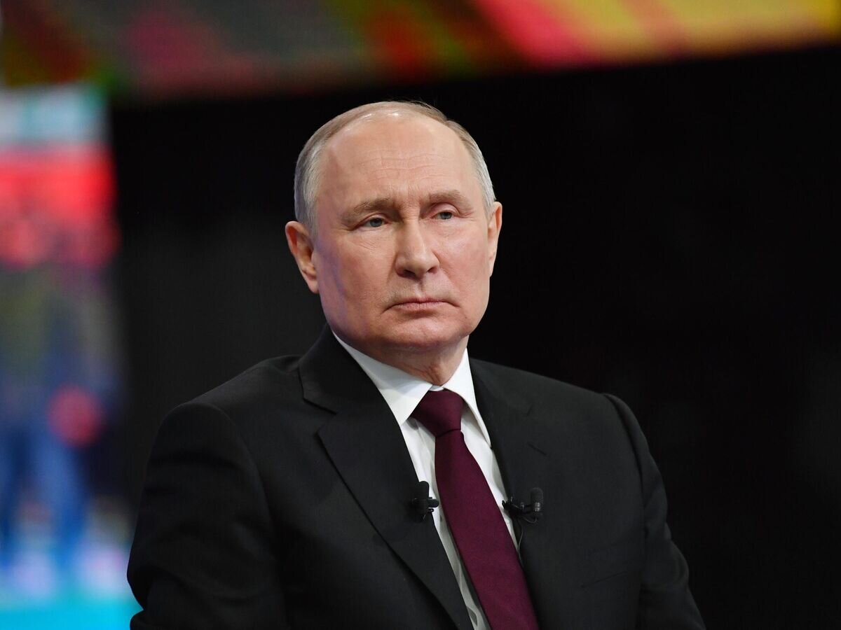    Президент РФ Владимир Путин проводит совместную прямую линию с гражданами и большую пресс-конференцию с журналистами в Гостином Дворе© РИА Новости / POOL