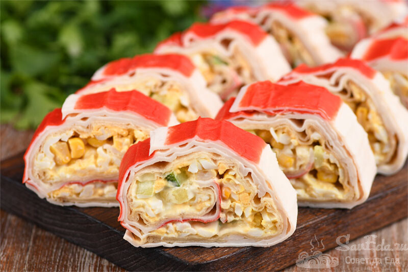 Рулет из крабовых палочек и лаваша интересным способом
