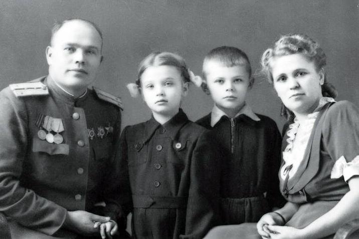 Светлана Светличная с родителями и братом