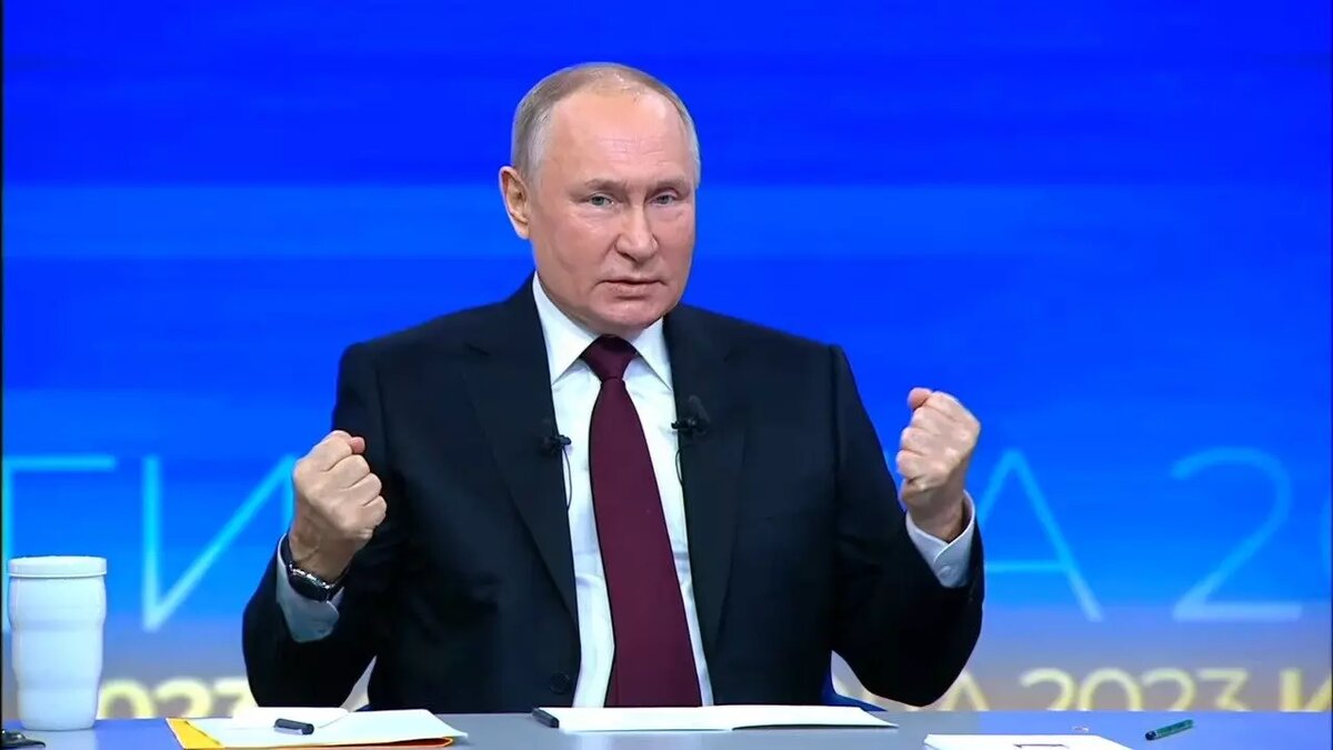    За время прямой линии 2023 года Владимир Путин ответил на 67 вопросов за 4 часа 4 минуты. Два вопроса были от жителей Волгоградской области.