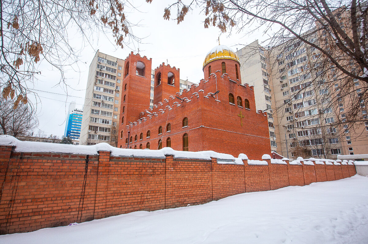 Храм Мат Марьям (Пресвятой Девы Марии) Ассирийской церкви Востока. Москва. Фото автора статьи (листайте галерею, ещё 1 фото)