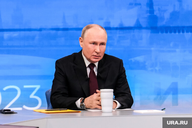    Путин предположил, что трасса М-12 «Восток» может со временем превратиться в транспортное кольцо