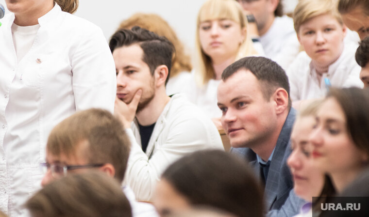    Представители курганского депздрава обсудили перспективы работы в регионе со студентами тюменского медвуза