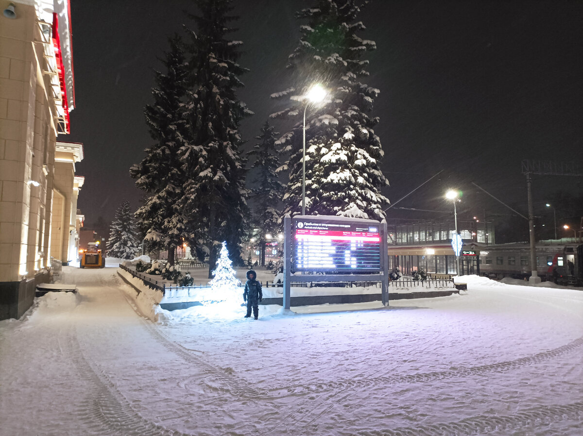 Вокзал со стороны перрона