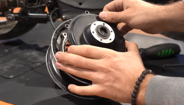 Фото 1. Разбираем мотор-колесо