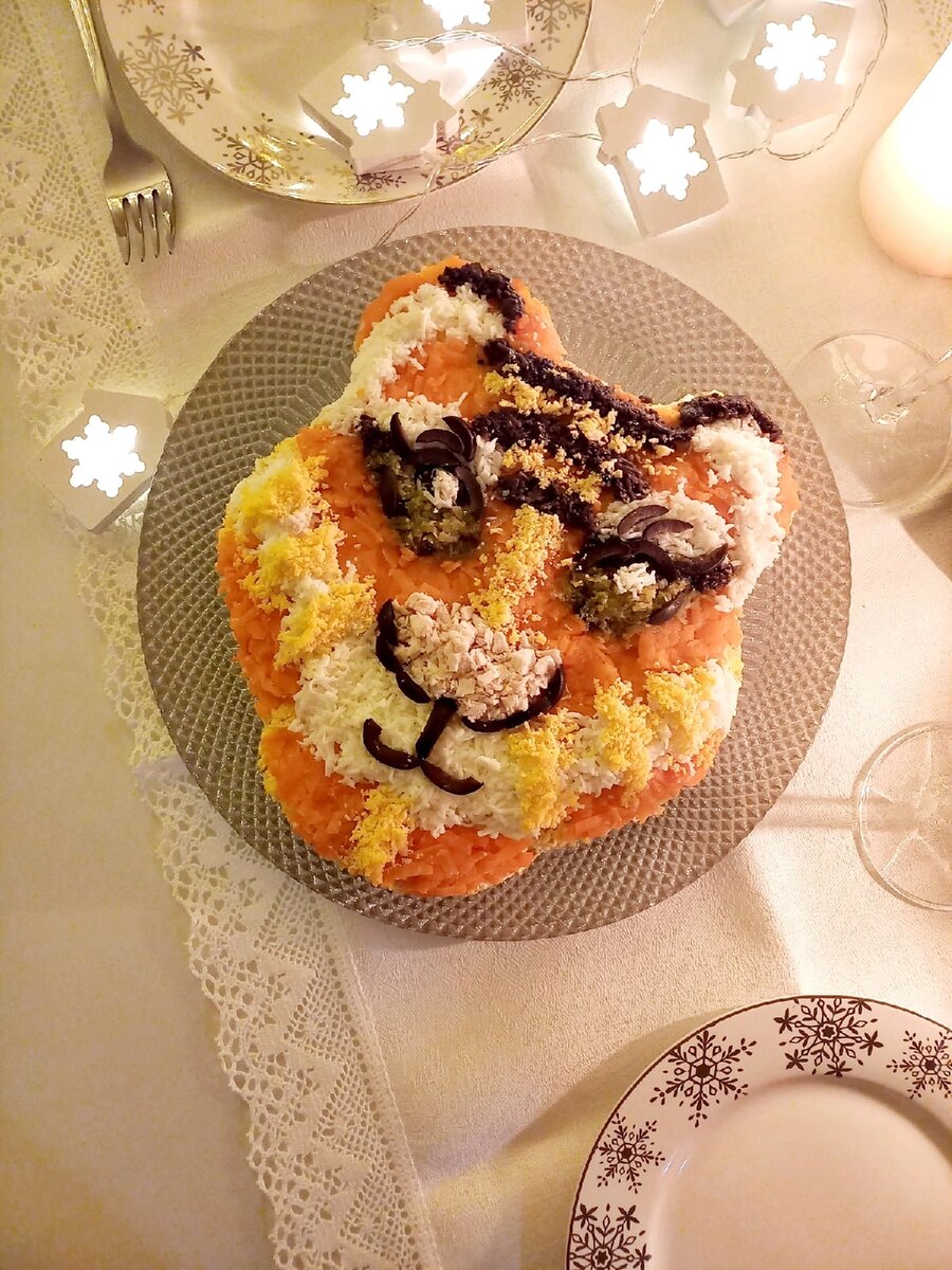 Новогодний салат на "Год Тигра", сделала на новый 2022 год.