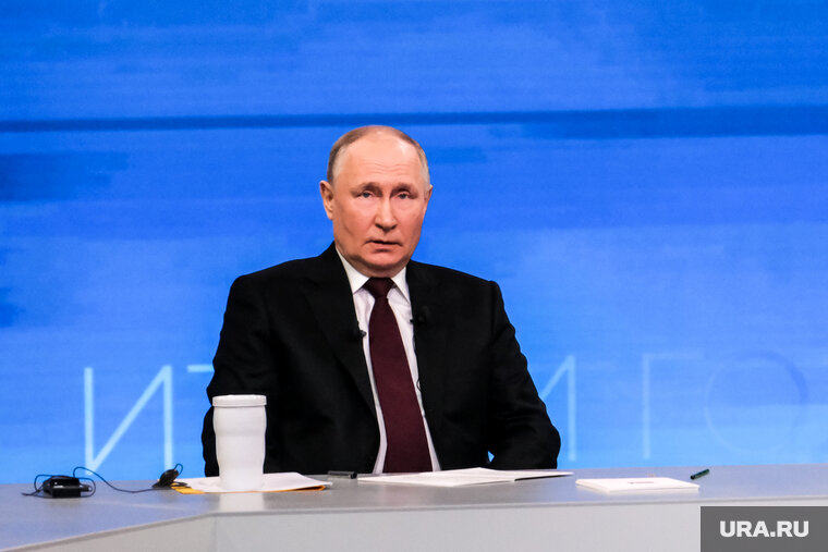    Владимир Путин провел прямую линию