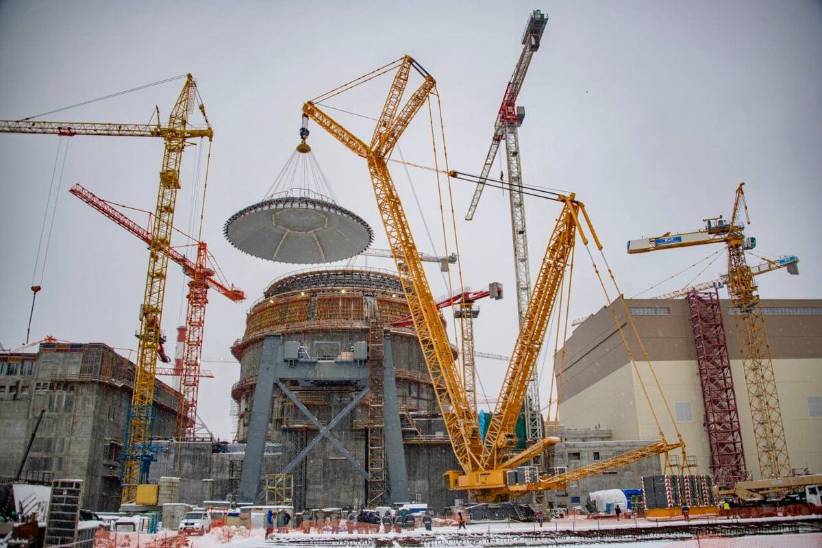    На Курской АЭС-2 в проектное положение установили купол наружной защитной оболочки