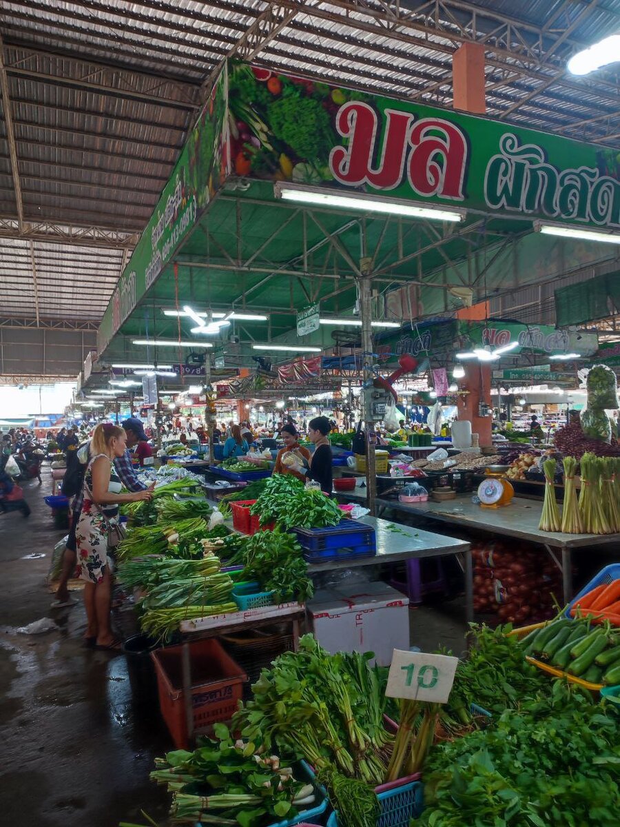 Ротанакорн огромный продуктовый рынок в Паттайе