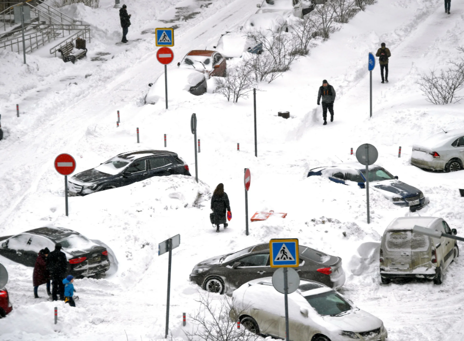 Наступление Беспрецедентного Снегопада Москва готовится к мощному снегопаду, который обещает стать историческим событием.-2