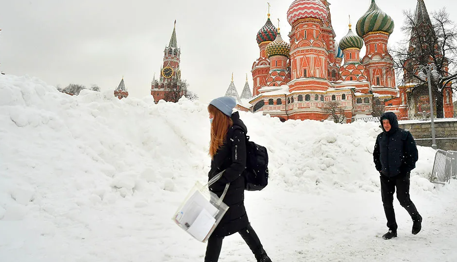 Наступление Беспрецедентного Снегопада Москва готовится к мощному снегопаду, который обещает стать историческим событием.-3