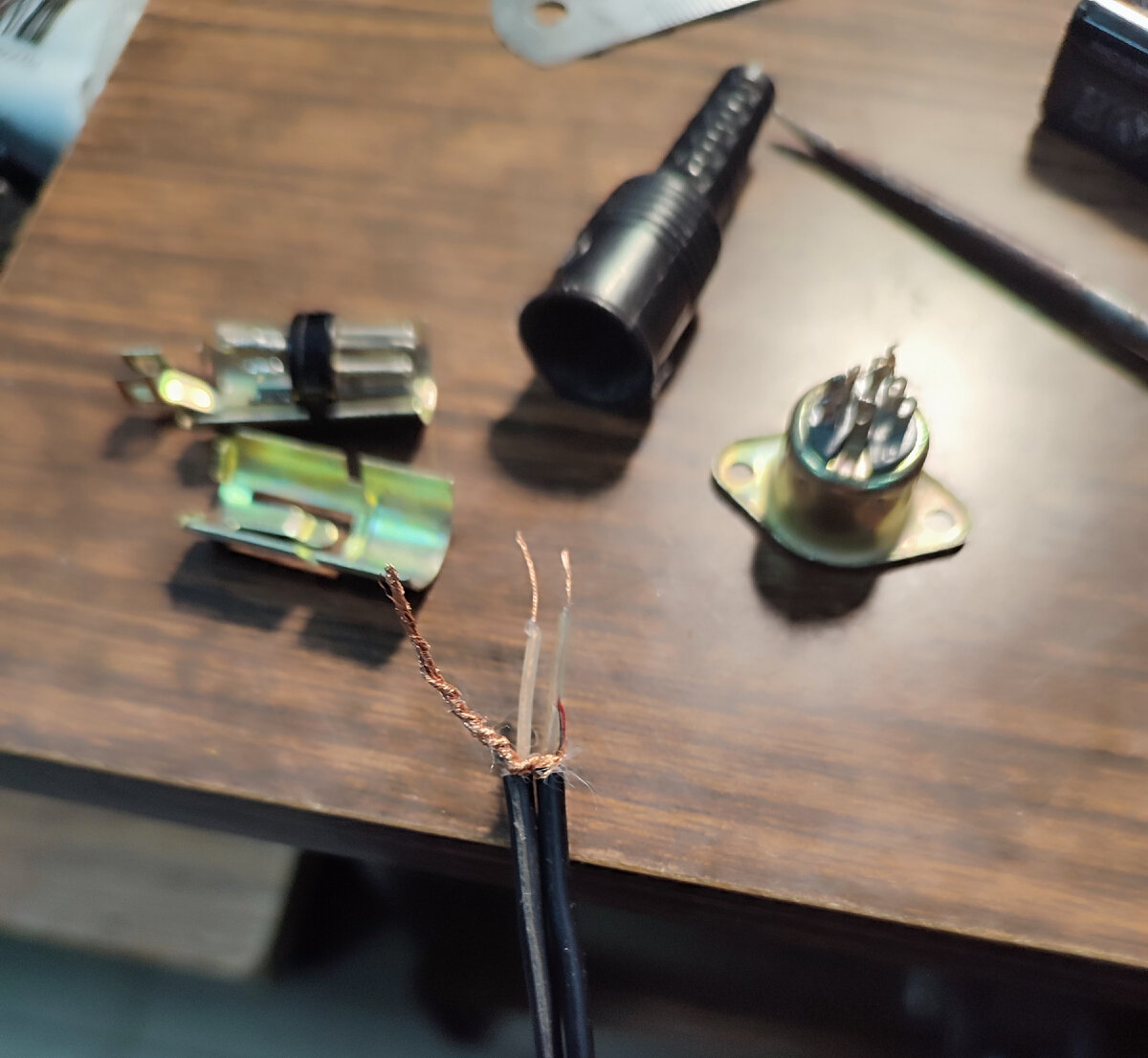 Электропроигрыватель ''Вега-206 стерео''. Не работает один канал ...