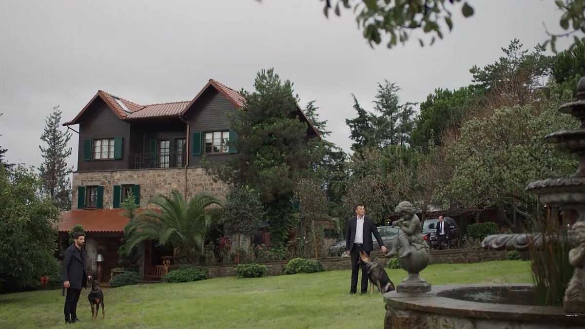 Кадр из сериала «Совершенно другой», Турция, 2023 год