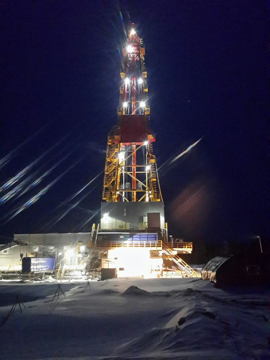 Сургутнефтегаз фото буровой установки ночью в близи
