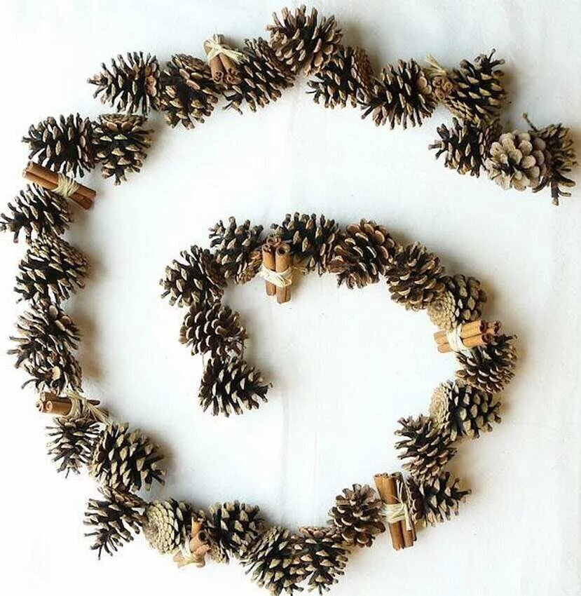 Гирлянда из шишек. Елочная гирлянда из шишек. Как сделать гирлянду из шишек. Поделки из шишек гирлянды. Гирлянда из еловых шишек.