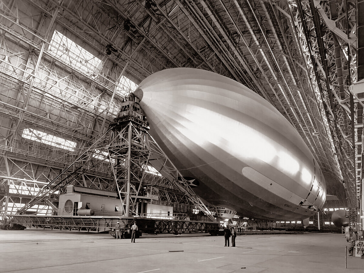 Верфь дирижаблей. Дирижабль Акрон. Дирижабль авианосец USS Macon. USS Macon ZRS-5. Дирижабль дископлан.