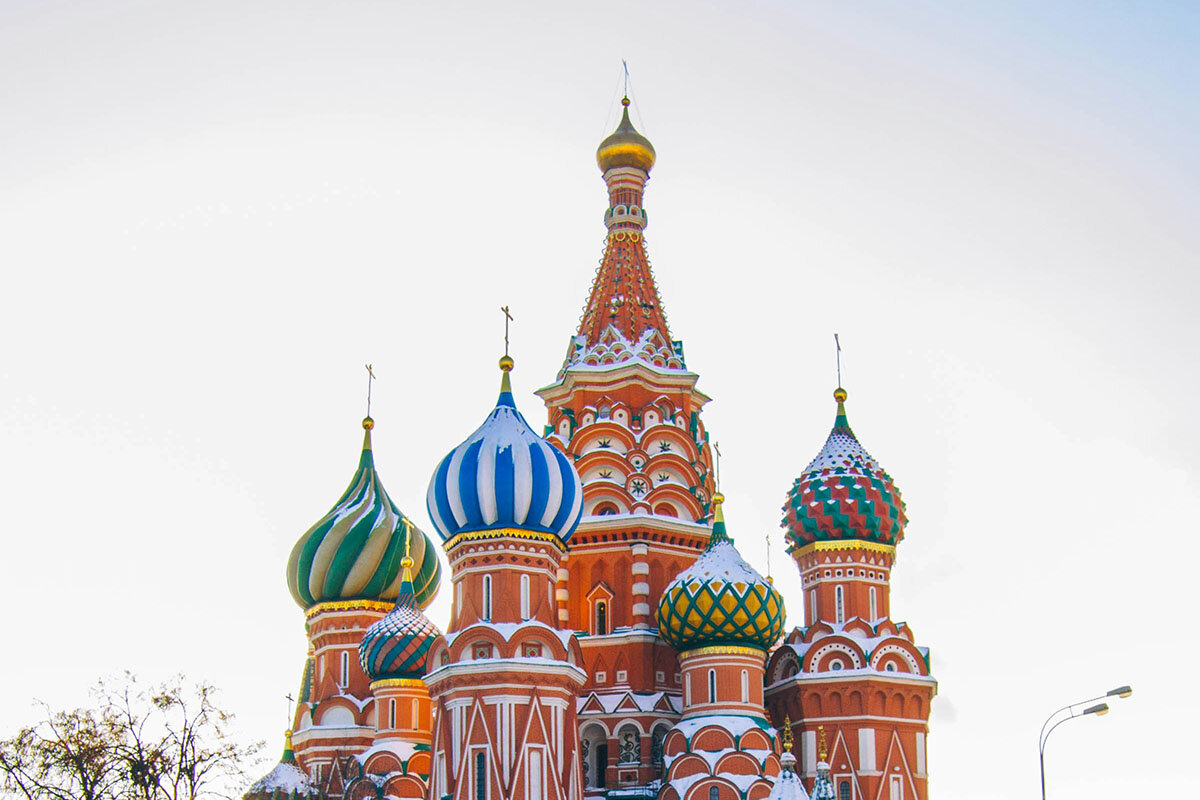    Среди популярных направдений по-прежнему остаются Москва и Петербург. Источник: unsplash.com