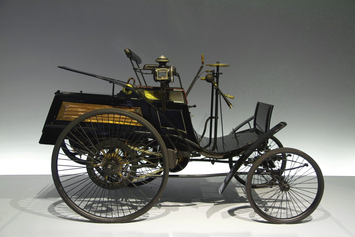 Когда был создан 1 автомобиль. Карл бенц velo. автомобиль карл бенц 1885 год. benz velo 1894. автомобиль benz patent motorwagen.