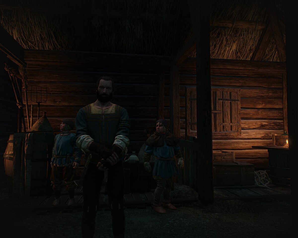 Семья кузнеца... Матери видимо нет. С добром в хате не густо, так что лутать тут, рука не поднимается.