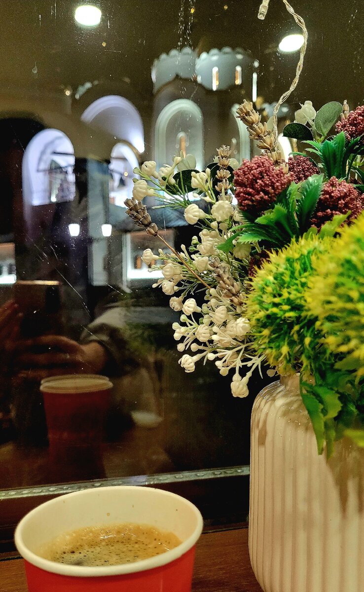 Кофе с видом на Андреевский собор города Геленджика.