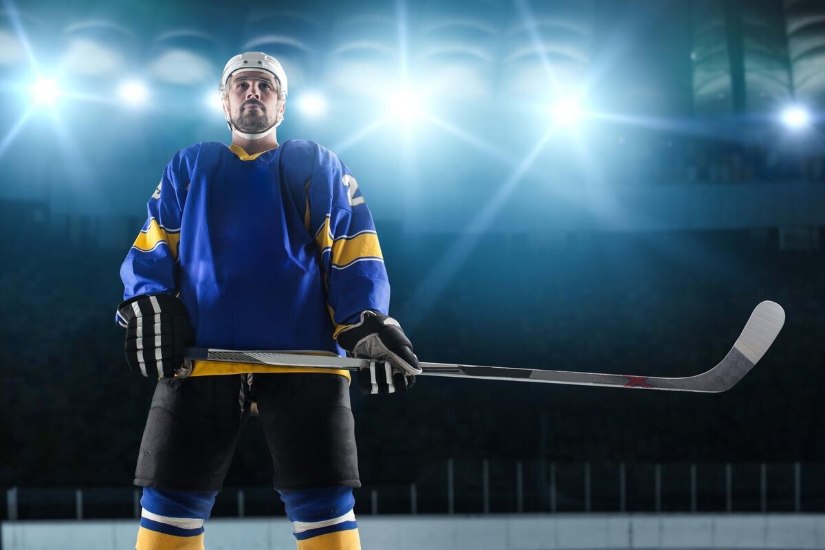     Сколько стоит хоккейная экипировка: все самое важное от шайбы до шлема