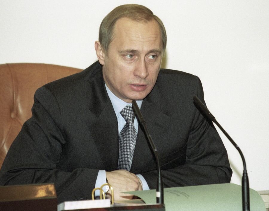    Исполняющий обязанности Президента РФ Владимир Путин. 26 января 2000 года © Сергей Субботин/РИА Новости