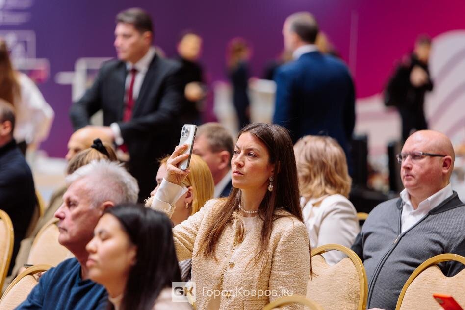 Владимирский инвестиционный конгресс, который проходил в Суздале 7-8 декабря, стал не только статусным событием для бизнес-сообщества, но и полезным практикумом.-2