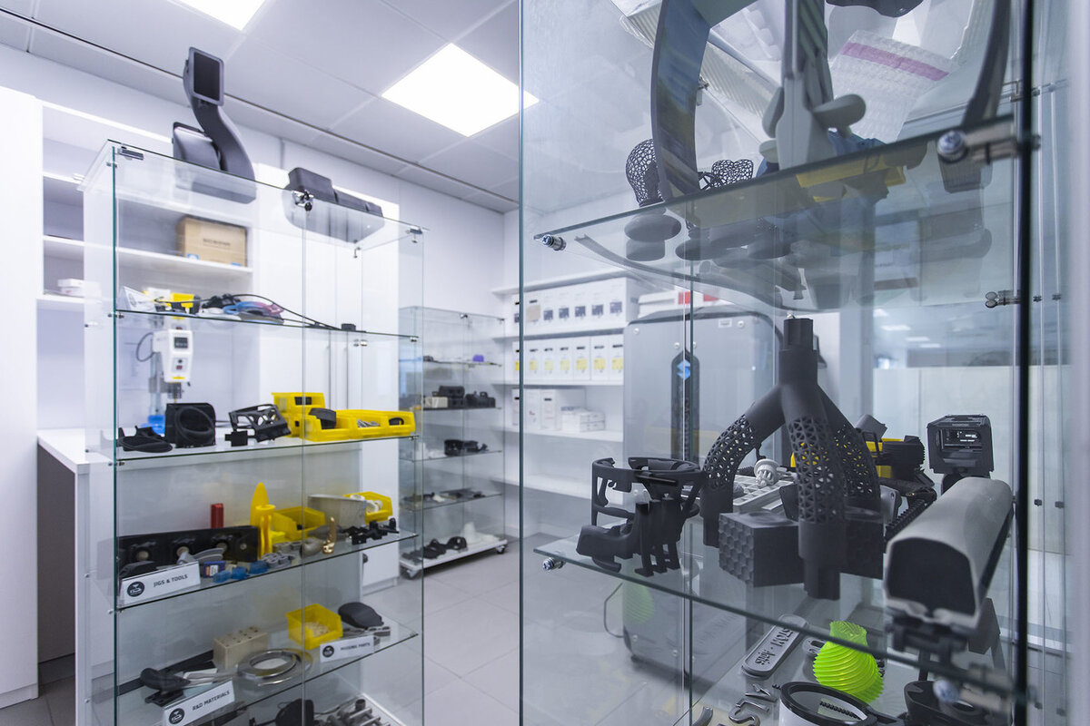  Компоненты, напечатанные на 3D-принтере на заводе Alstom в Санта-Перпетуа-де-Могода неподалеку от Барселоны. Источник: Alstom